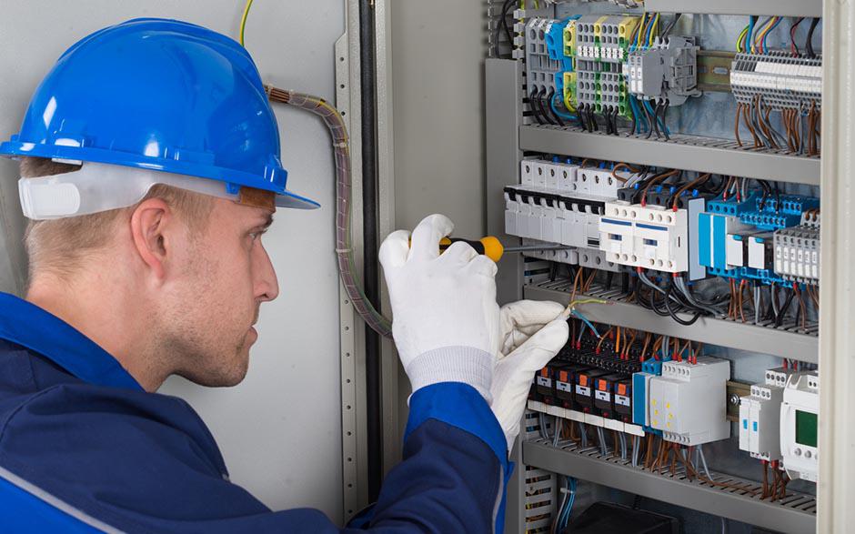 l'électricien Le Pecq